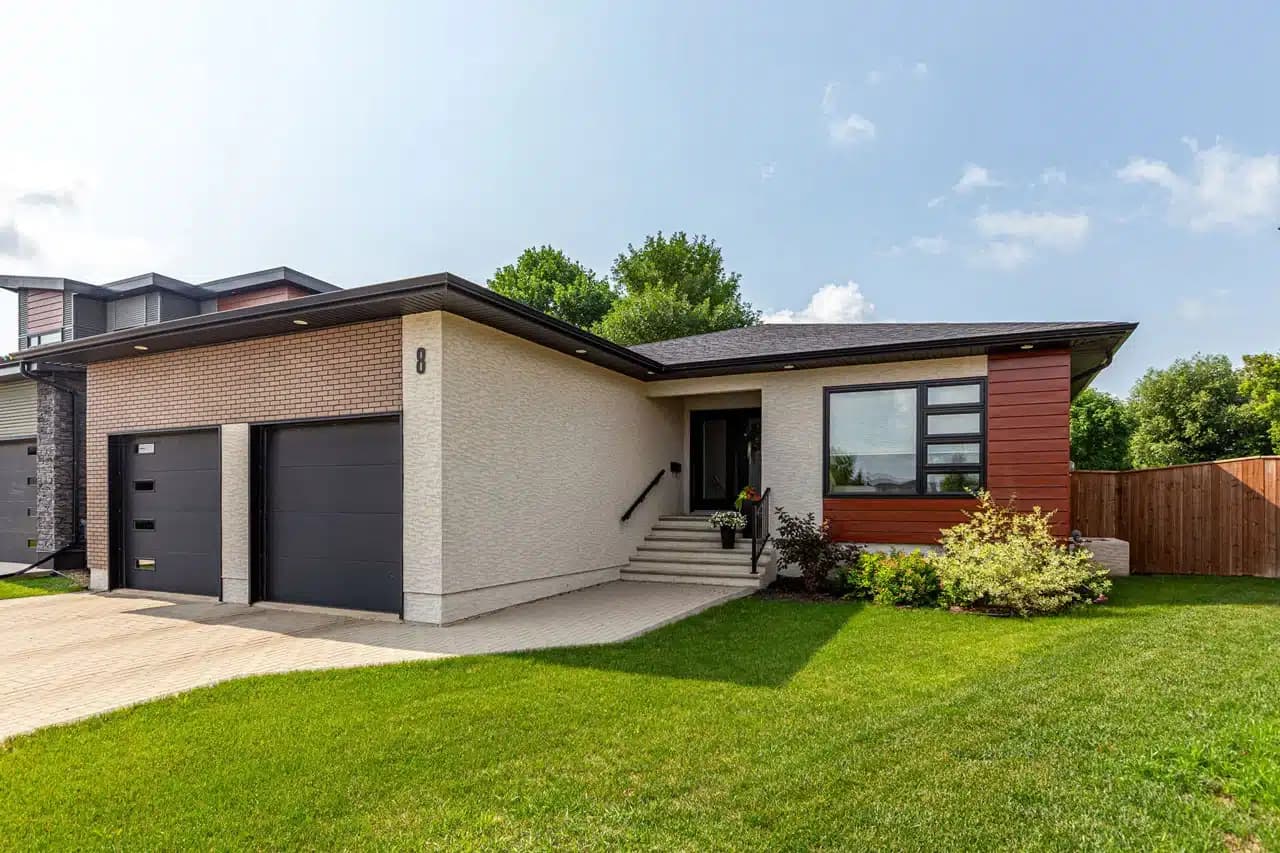 Exterior & Curb Appeal Photography example by Photos 4 Real Estate in Calgary
