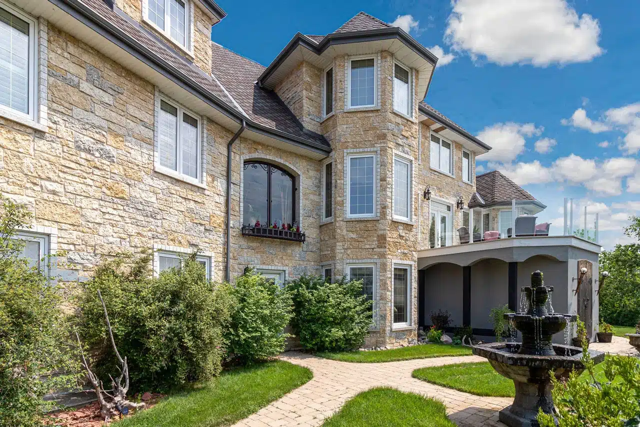 Exterior & Curb Appeal Photography example by Photos 4 Real Estate in Calgary