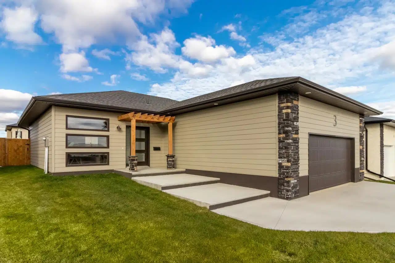 Exterior & Curb Appeal Photography example by Photos 4 Real Estate in Calgary