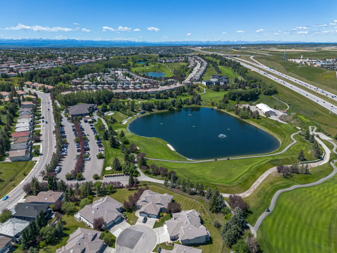 Drone photo showing a home's proximity to the lake in Calgary