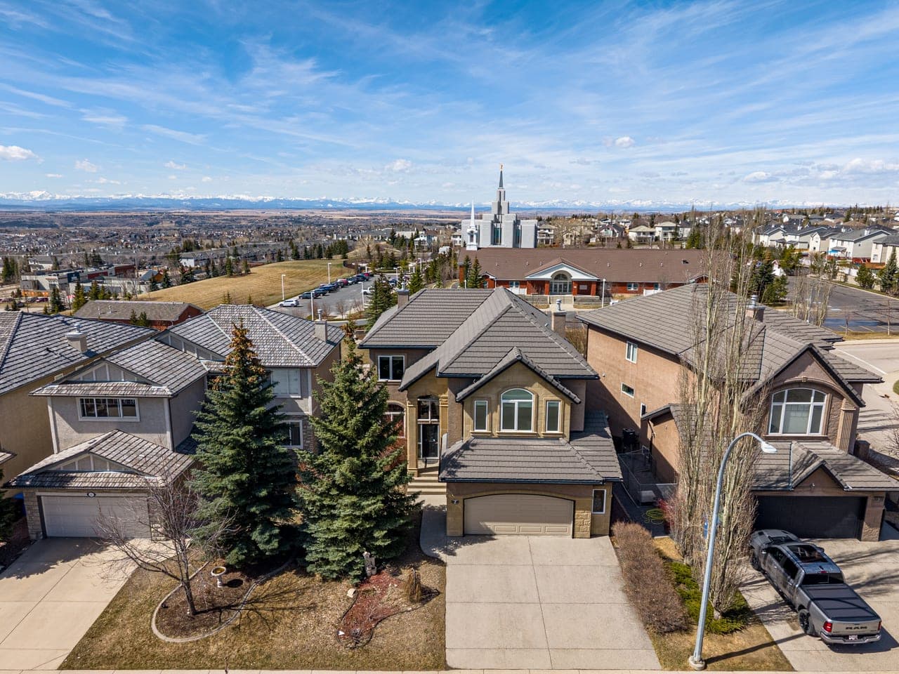 Drone photo of a house in NW Calgary by Photos 4 Real Estate