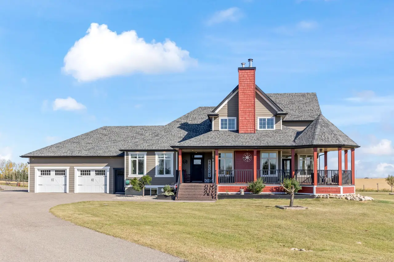 Exterior photo of a house in Calgary by Photos 4 Real Estate